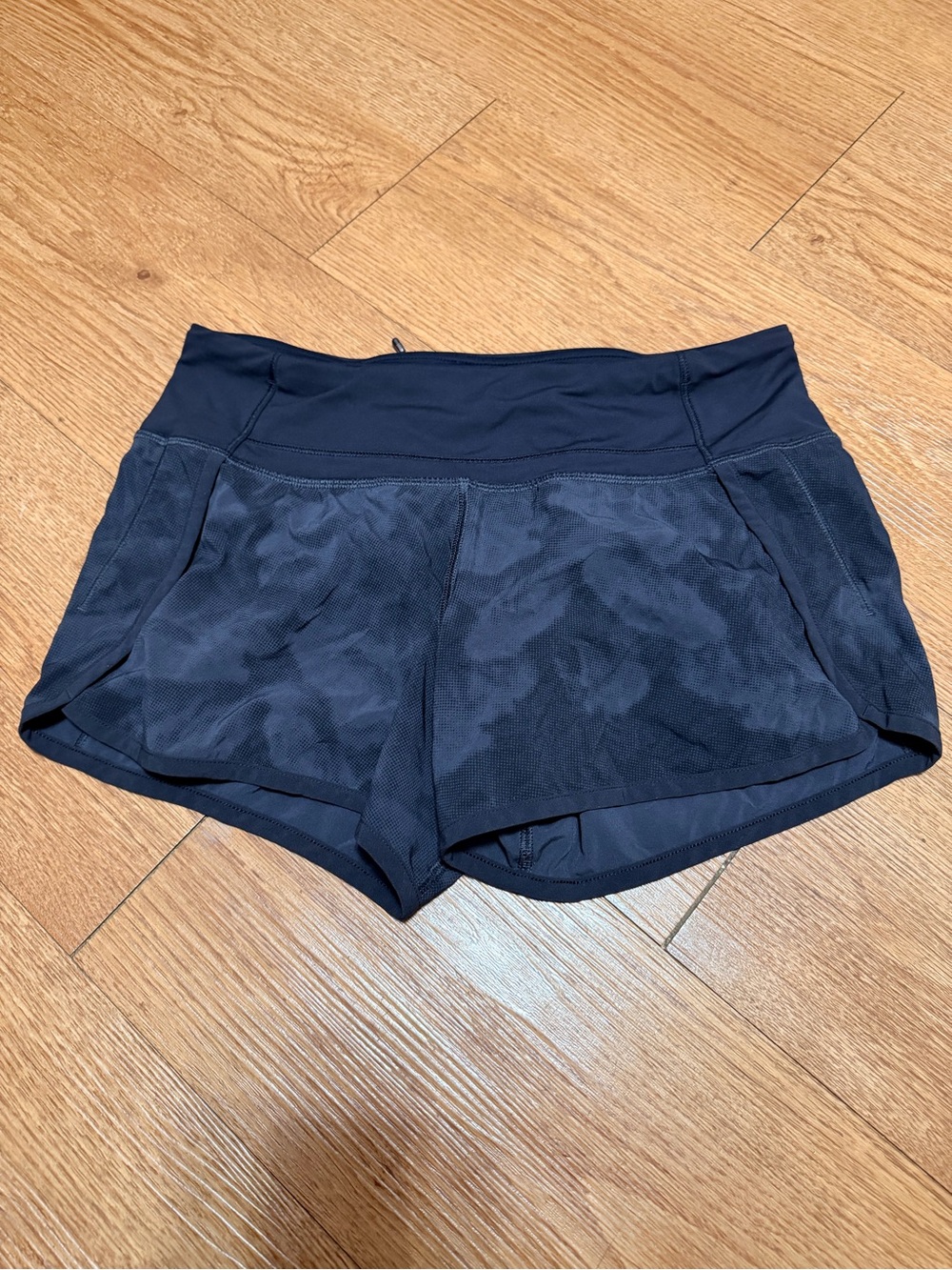 Women’s Lululemon Speed Up Shorts in camo or diamond dye style